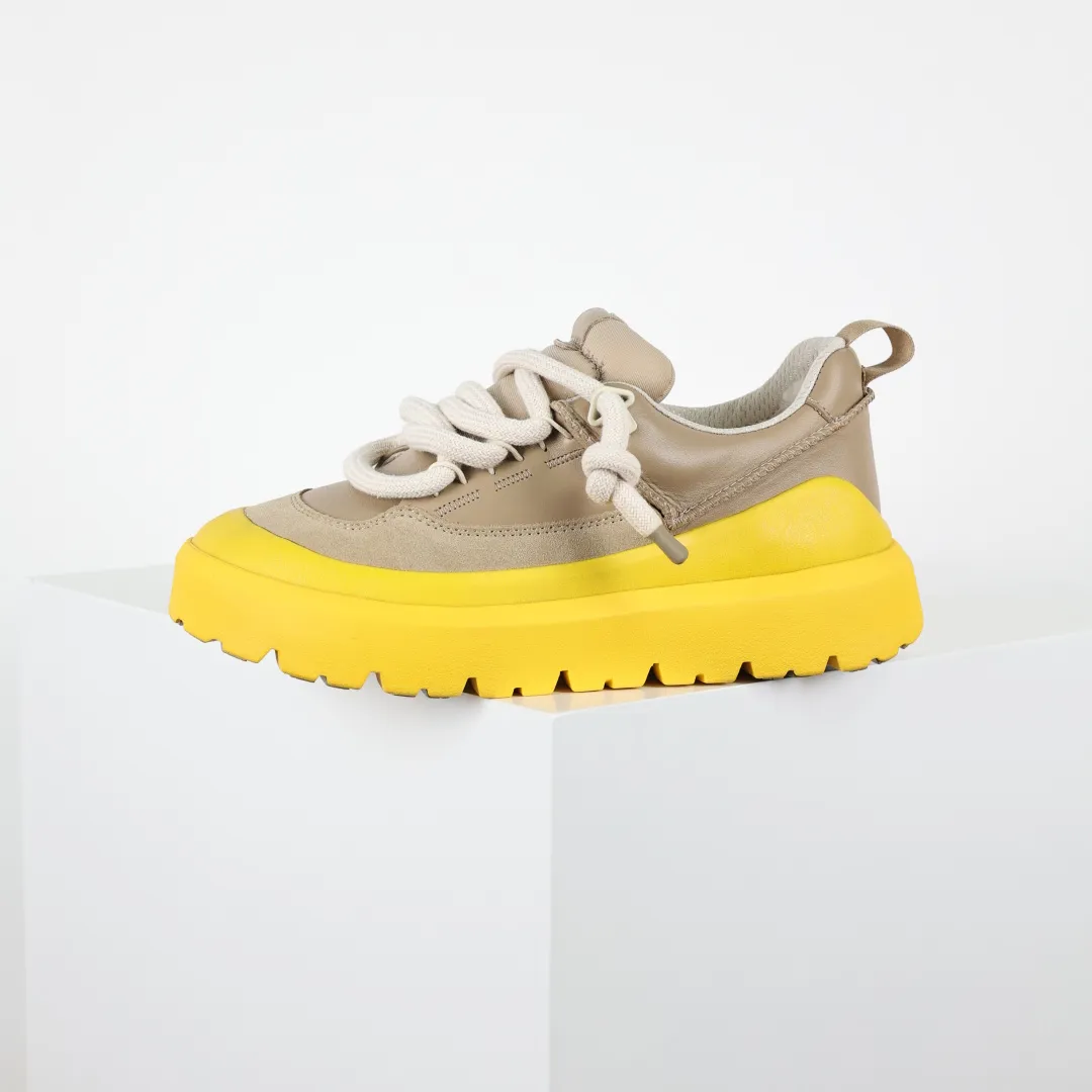 Copy price 💰700 Core recommendation Good price In recent years, uug has launched a series of styles that are partially geared towards the preferences of young consumers and have also moved to the forefront of fashion trends. Shoe body material Water-repellent coated suede upper 17 mm UGGPURE™ implanted wool insole Lightweight non-slip comfortable rubber outsole Brand LOGO trademark Comes with a full set of packaging Size: 35 36 37 38 39 40 41 42 43 44 45